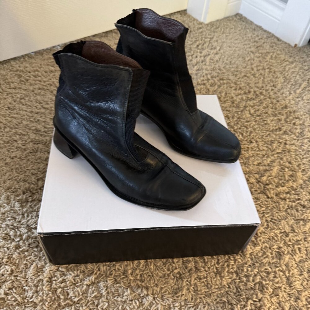 Luc Berjen black leather ankle boots